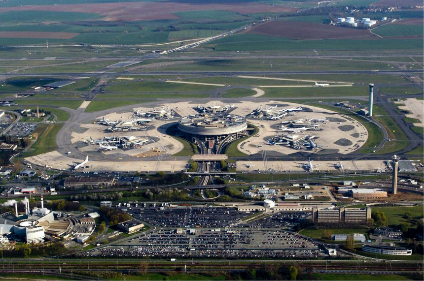 Возачи блокирали аеродром "Шарл де Гол"