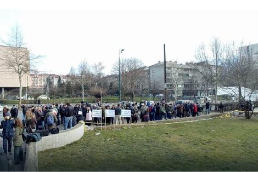 “Izađi Fadile i ponesi naše pare"