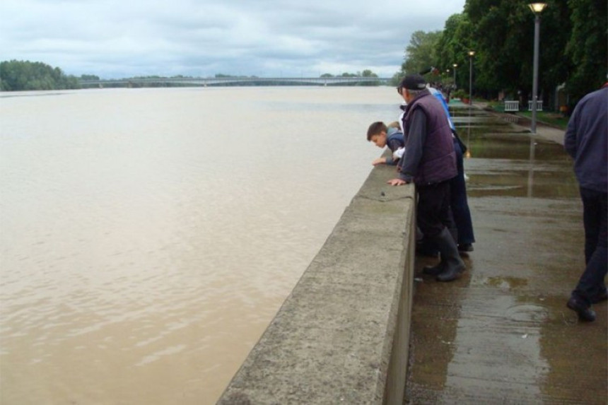 Опада водостај Уне и Сане