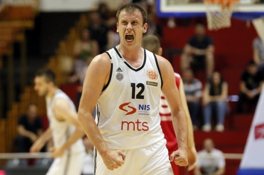 Video: Nova košarkaška mladost Novice Veličkovića!
