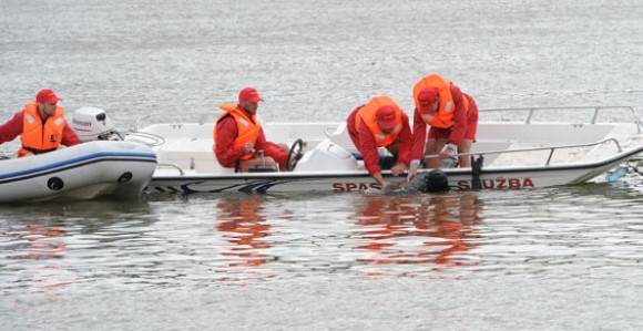 Prevrnuo se splav na Moravi