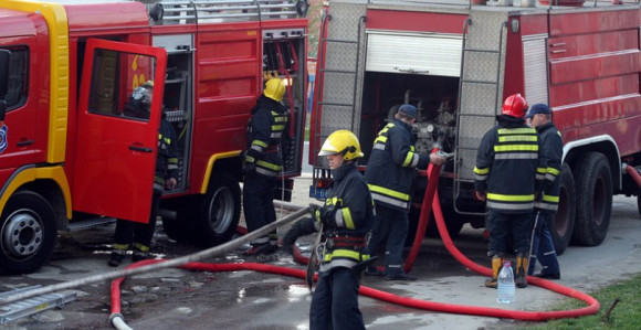Požar u Zemunu, četiri lica povrijeđena