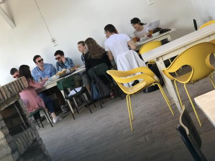 Глумац извео студенте на ручак