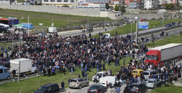 Puteve blokirala opozicija