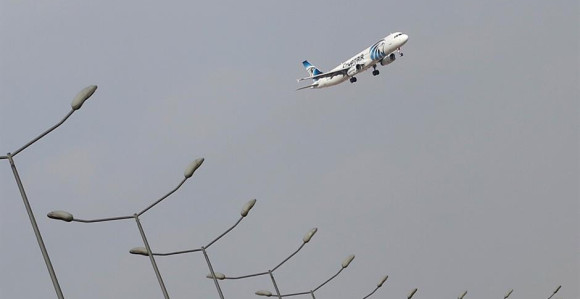 Avion se vratio zbog prijetnje