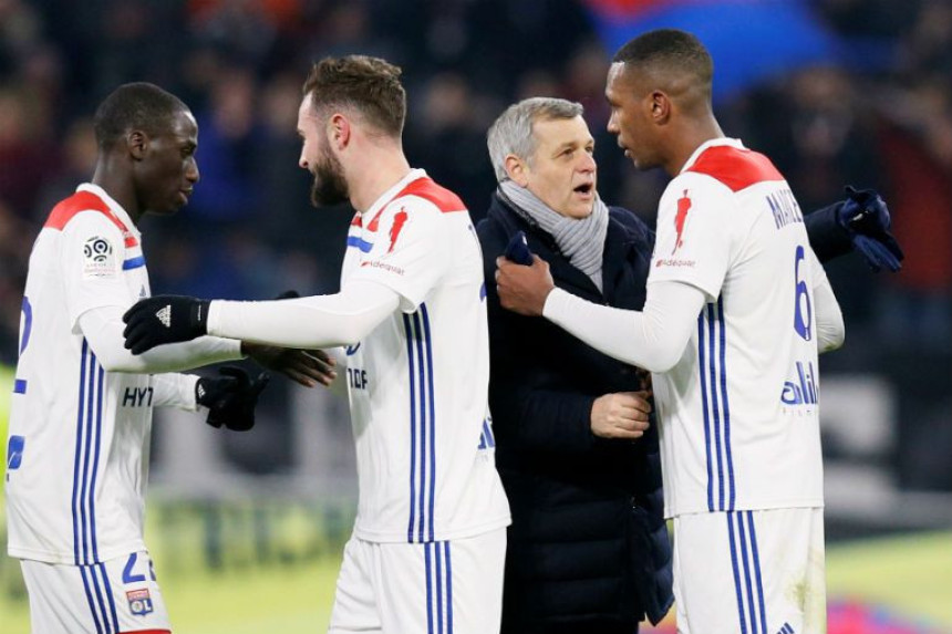 Тренер Лиона ''одлепио''!