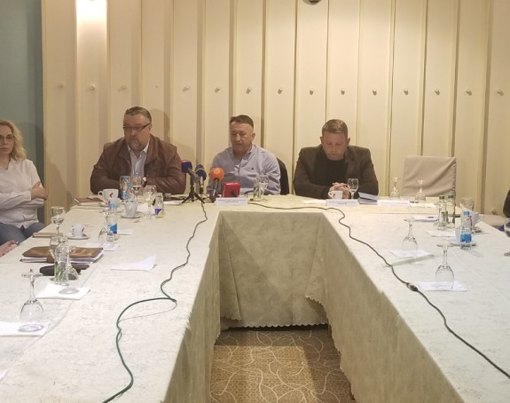Povećati plate ili pakujemo kofere 