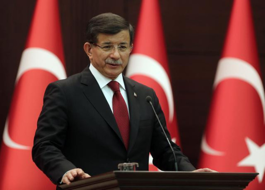 "Čistka": Davutoglu podnio ostavku