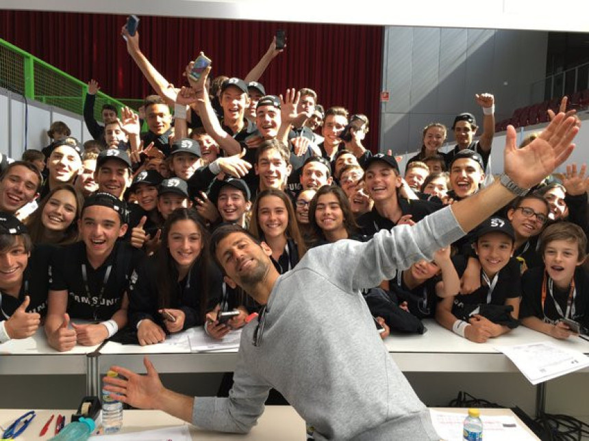 Nole oduševio skupljače loptica u Madridu!
