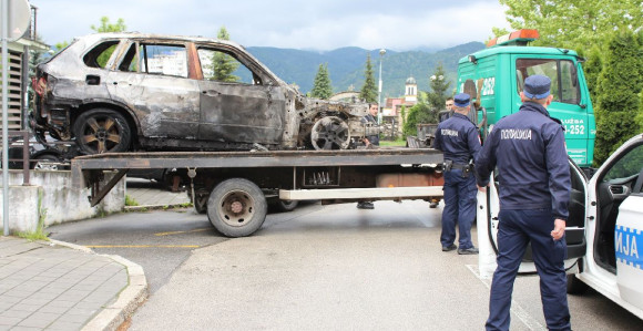 Ko je zapalio auto vlasnika BIG radija?!