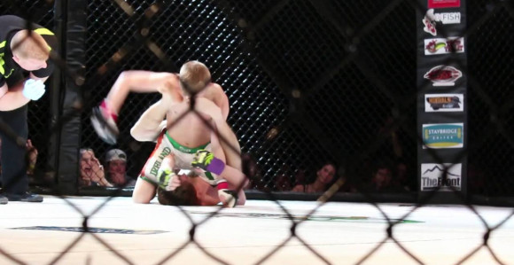 Video - Pa, kuda više ide ovaj svijet: 15-godišnji MMA borac!