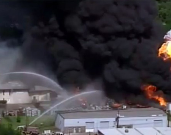 Пожар у Хјустону: Гори складиште