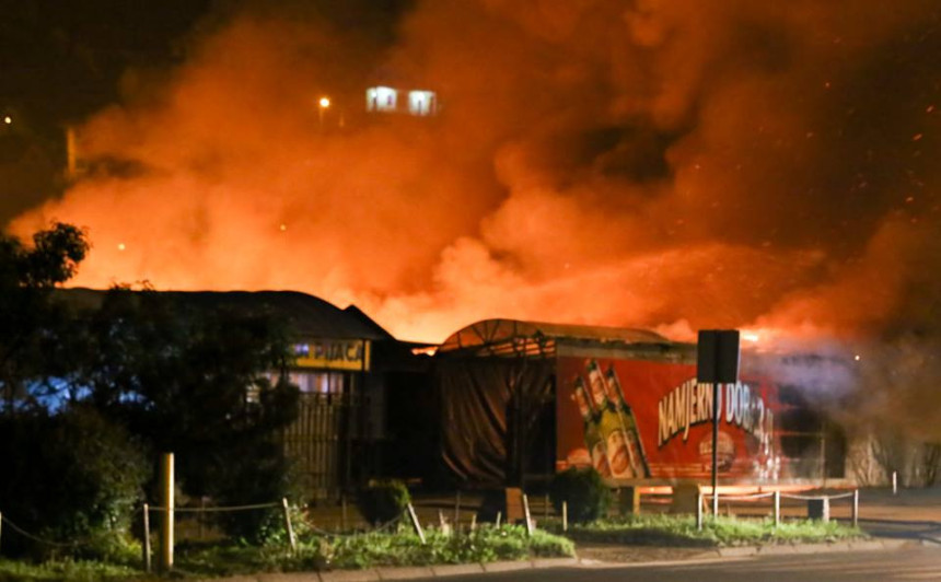 Požar i eksplozije na pijaci u Tuzli