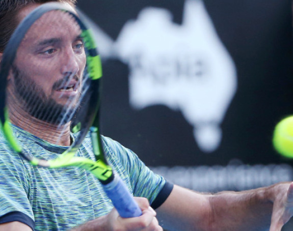 Viktor u polufinalu Istanbula, Đere predao meč!