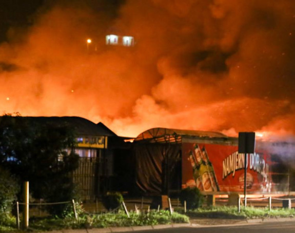 Požar i eksplozije na pijaci u Tuzli