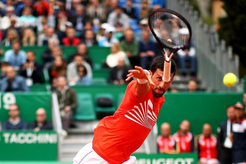 Видео: Повуци, потегни... Новаче!