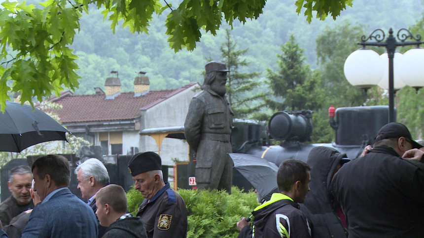 "Мандини лавови" у славу херојима  