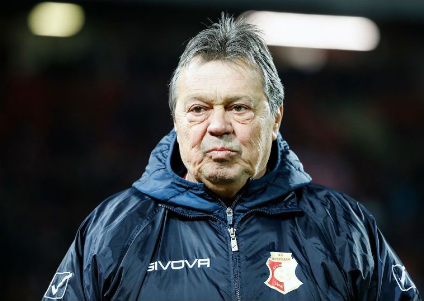 Kosanović: Možda dobijaju naređenje?