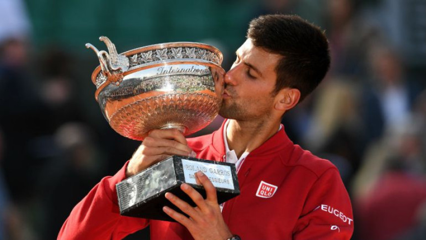 Mediji u regionu i svijetu: Novak je vladar tenisa! Ful haus, Sveti gral, Novak u klubu legendi...!