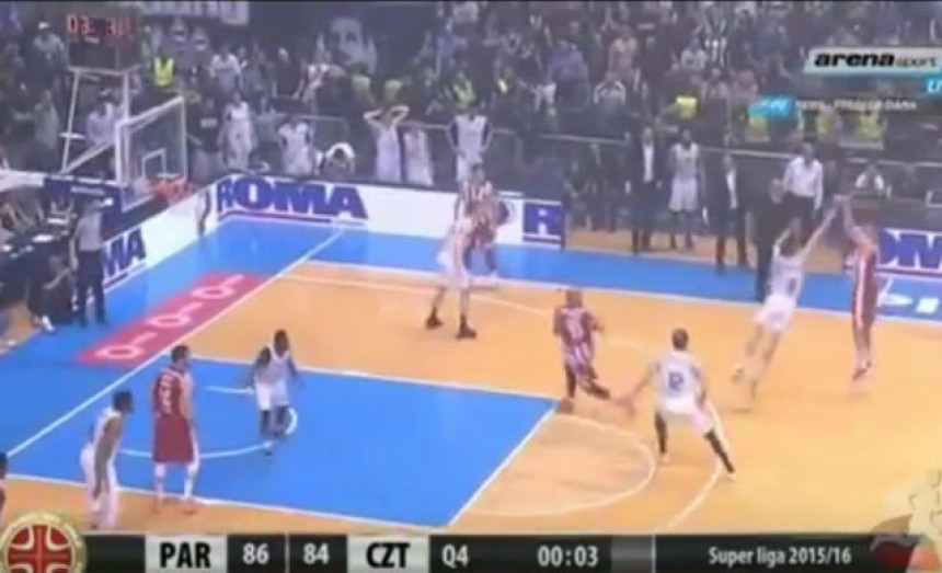 Partizan - Crvena Zvezda 86:87! Gudurićeva trojka dovela Zvezdu pred novu titulu i slomila Partizanova srca!