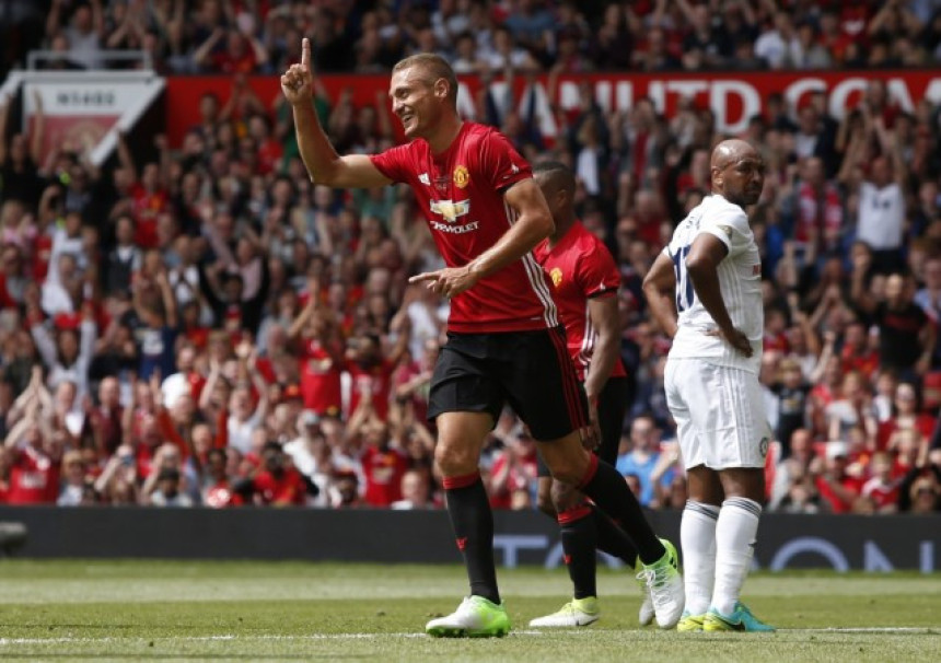 "Crveni đavoli": Murinjo, vrati Vidića iz penzije!