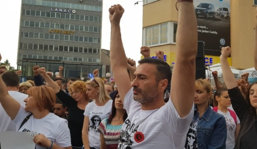"Ne bacajte bombe više"!