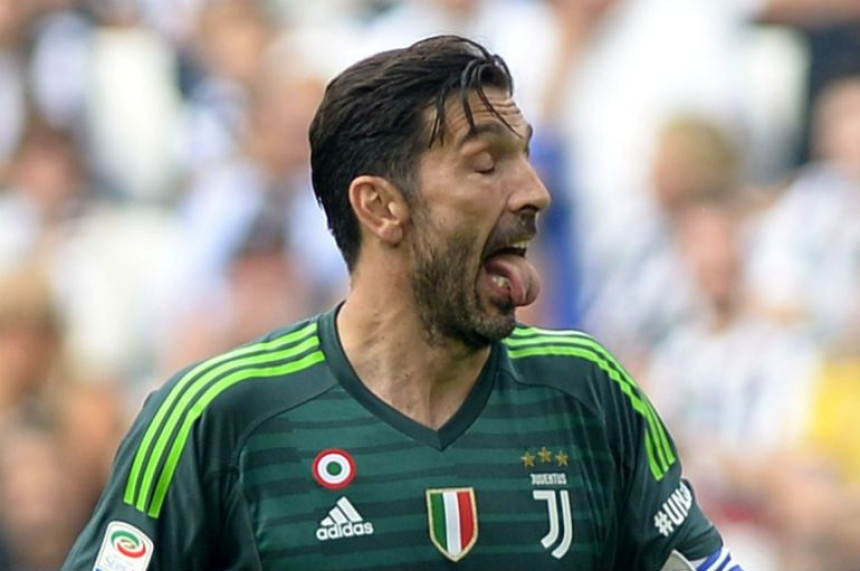 Bufonu tri meča suspenzije! PSŽ može da završi transfer!