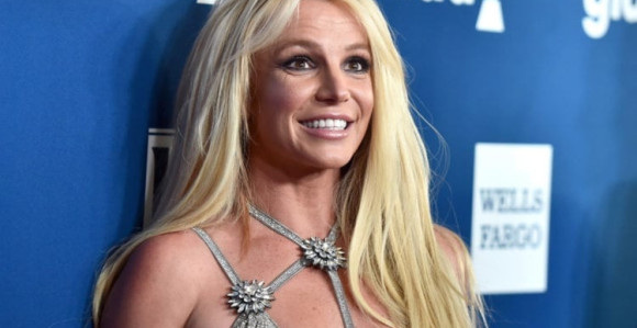 Britni sprema „Pitu od jabuka“?