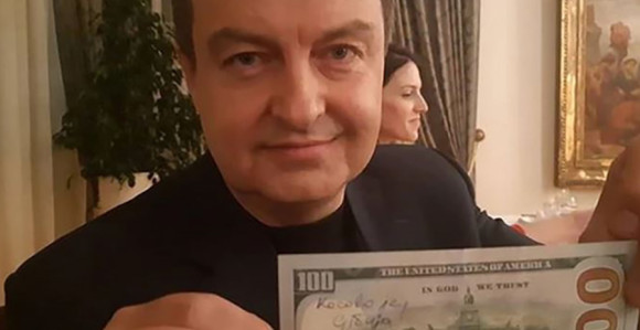 Kosovo je Srbija - zapalilo mreže 