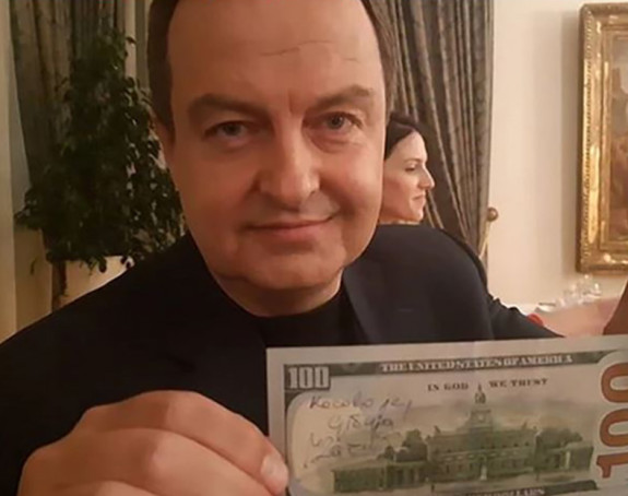Kosovo je Srbija - zapalilo mreže 
