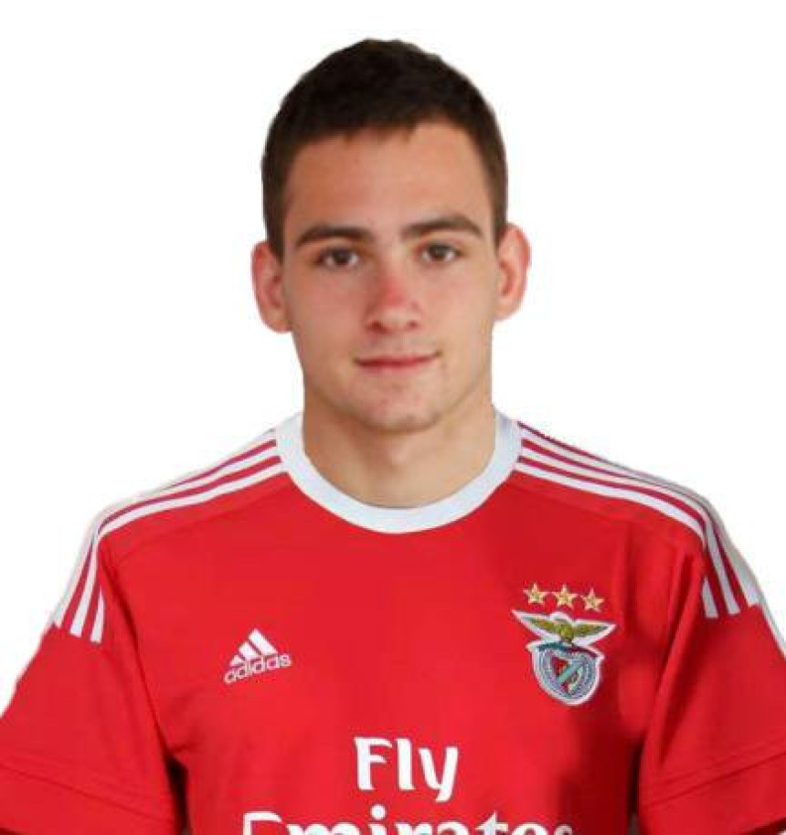 Andrija Živković je novi igrač Benfike!