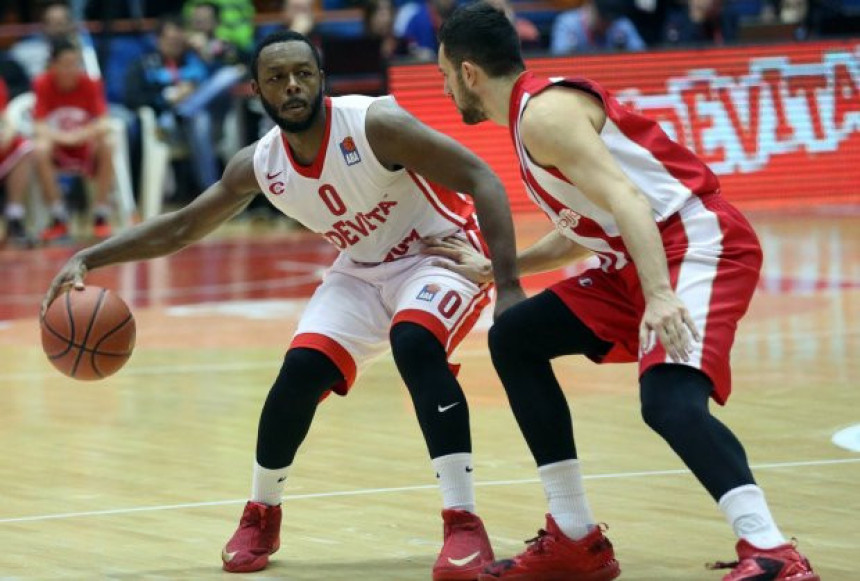 Hrvati tvrde: Pulenu 950.000 evra u Zvezdi!