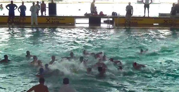 Video: Tuča Grka i Hrvata u bazenu u Beogradu!