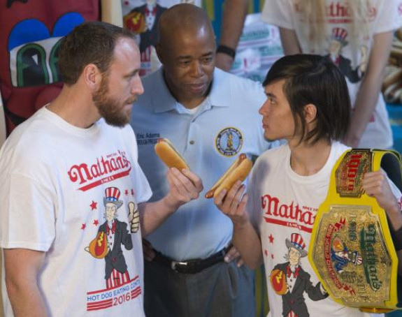 38 hot-dogova za 10 minuta