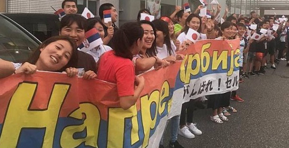 Nevjerovatni Japanci: Kakav doček za "delfine"!