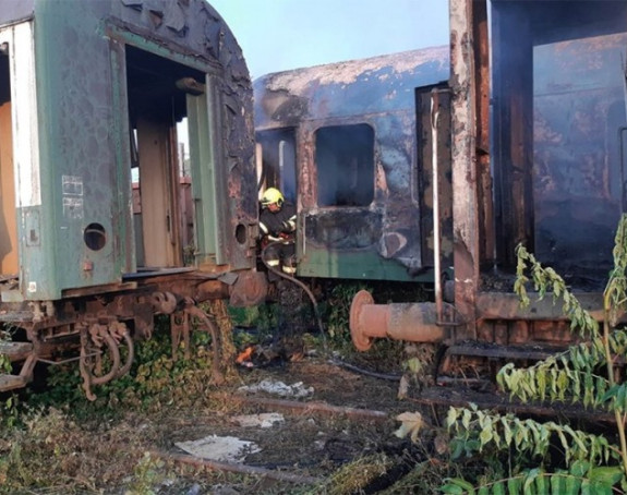 BL: Izgorjela dva napuštena vagona 