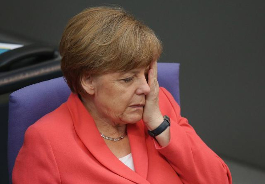 Merkelova "posrće: Loši rezultati anketa