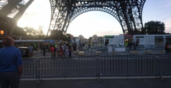 Ajfelova kula blokirana zbog bačenog prtljaga