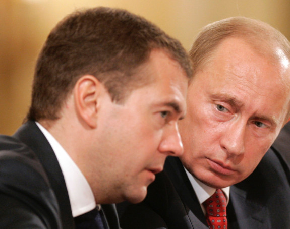 Руси траже од Путина да смијени Медведева