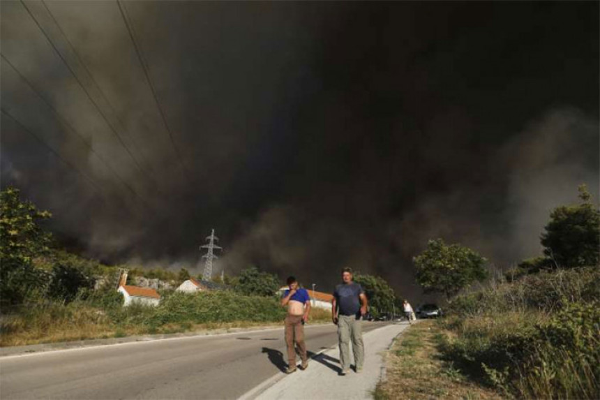 Аларм: Бјесне пожари у региону