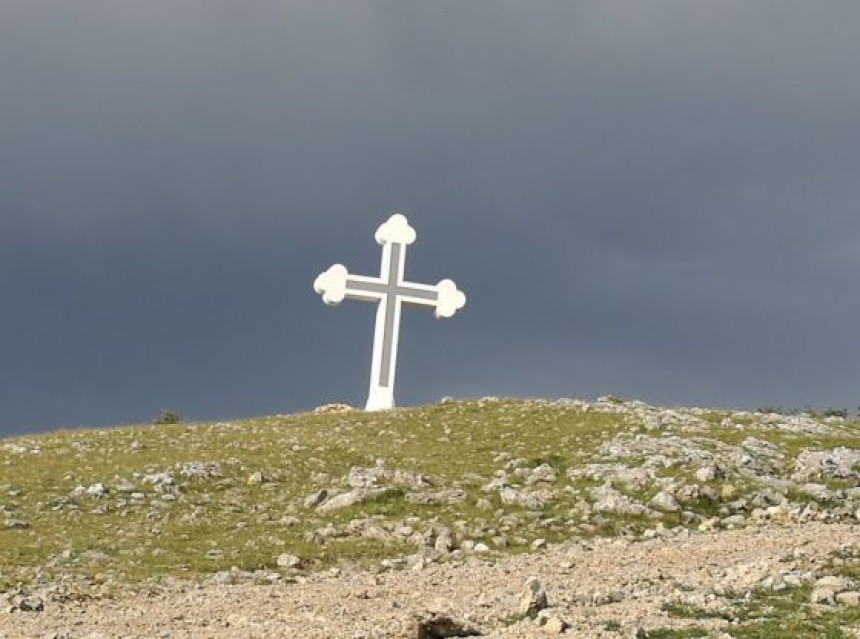 Ustanicima Spomen krst kod Nevesinja