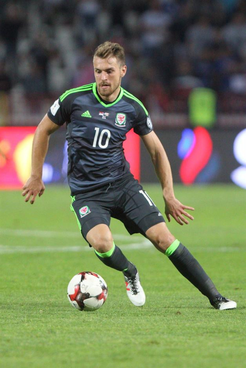 Arsenal mora da bira - pojačati Liverpul ili Čelsi?!