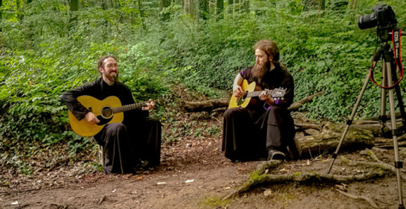 Muzičko čudo: Monasi i gitara
