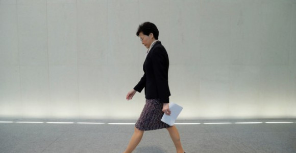 Кери Лам: Нећу поднијети оставку