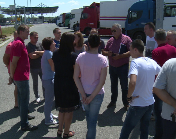 Štrajk prevoznika: Kratka obustava terminala na Rači