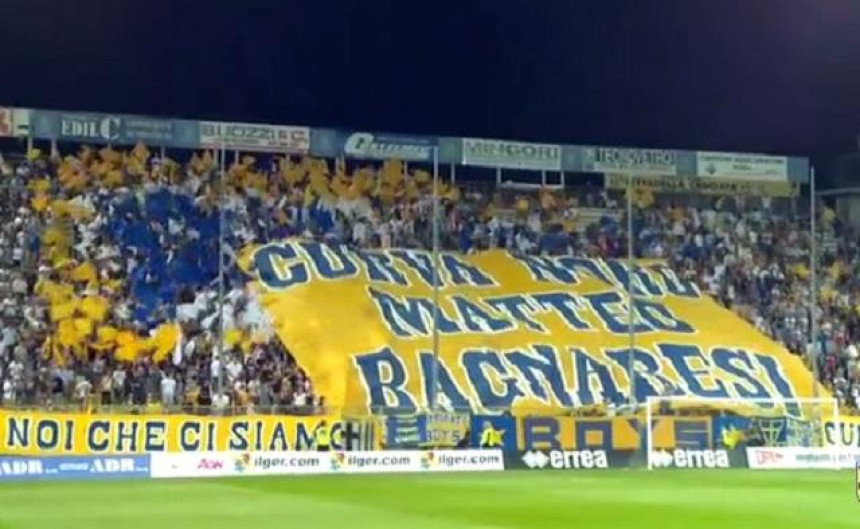 Video: Parma živi - 10.000 navijača u trećoj ligi!