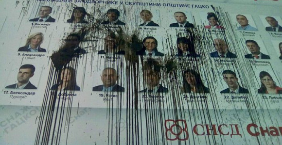 Машинским уљем на кандидате СНСД-а