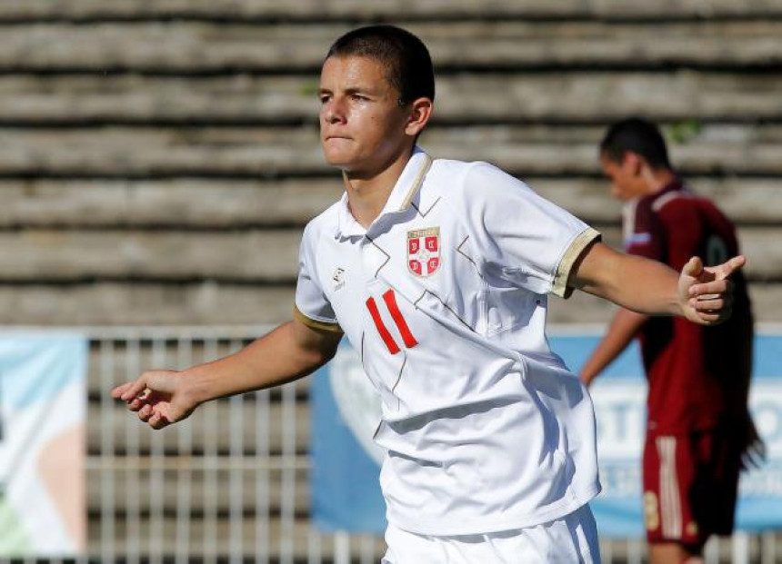 Звезда појачала конкуренцију у нападу - младим Семберцем!