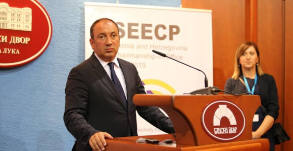 Crnadak: Ojačan politički dijalog