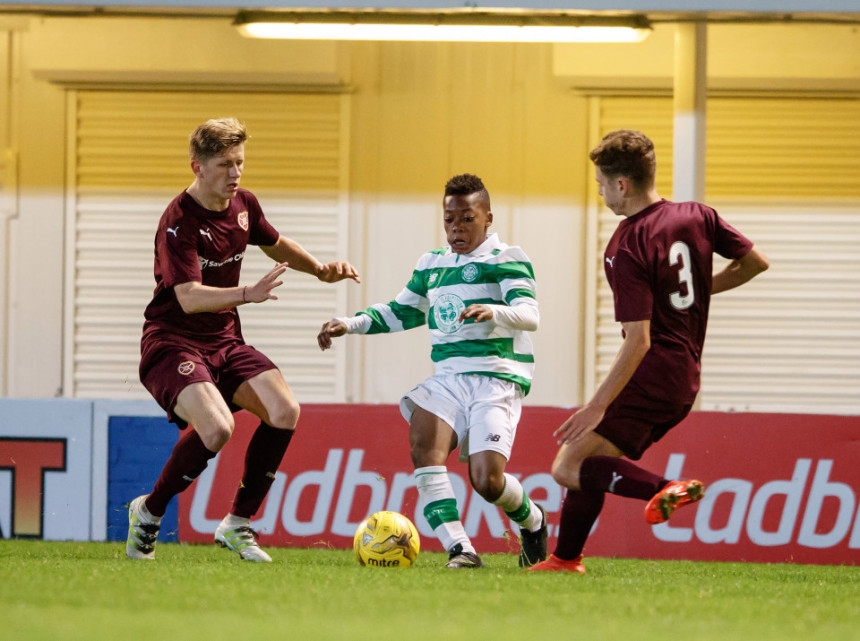 Видео: Има само 13 година, а већ игра са професионалцима...!